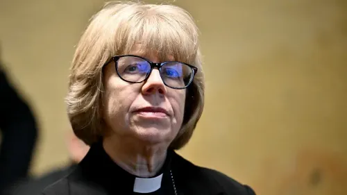 الأرشيبيشوب Dame Sarah Mullally خلال زيارتها للضفة الغربية، تعبر عن دعمها للفلسطينيين وتؤكد على أهمية السلام والحرية.