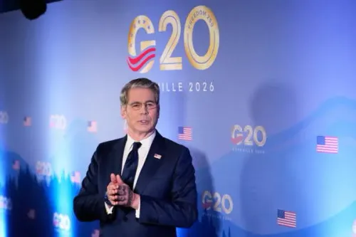 وزير الخزانة الأمريكي سكوت بيسنت يتحدث في مؤتمر مجموعة العشرين 2026 بأسفيل، وسط توترات اقتصادية حول السياسات التجارية العالمية.