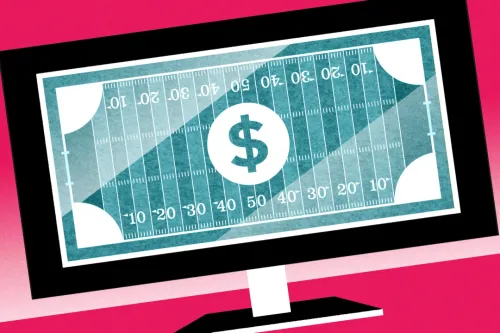 شاشة تلفاز تعرض ملعب كرة قدم أمريكية مع رمز الدولار في الوسط، تعبيراً عن ارتفاع أسعار الإعلانات لمباراة Super Bowl 2027.