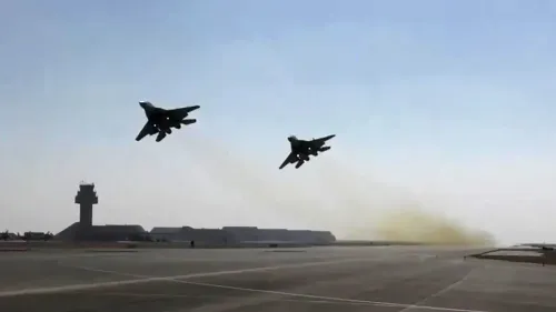 طائرات ميج 29 مصرية تقلع من قاعدة جوية سرية، حيث تنفذ غارات جوية على قوات الدعم السريع في السودان.