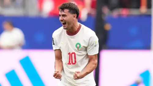 براهيم ديياز يحتفل بحماس بعد فوز المنتخب المغربي 3-0 على كندا وتأهله لربع نهائي كأس العالم 2026 في هيوستن.