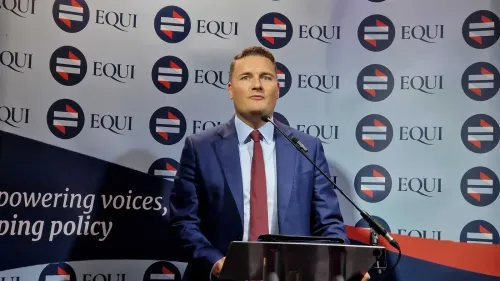 وزير الصحة ويس ستريتينغ يتحدث في حدث نظمته منظمة "إيكوي"، مع التركيز على قضايا المسلمين البريطانيين والتحديات السياسية.