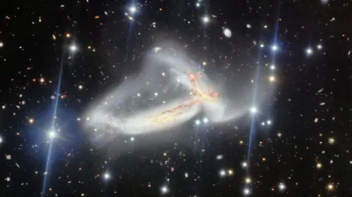 اندماج مجرتين NGC 7253 في كوكبة فرس الأعظم، ملتقط بتلسكوب Gemini North بواسطة طلاب هاوايين، يظهر تشكل النجوم الجديد.