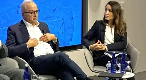 مروان المعشر يتحدث خلال ندوة في مؤسسة كارنيغي حول إعادة إعمار غزة، مع التركيز على غياب المشاورات مع دول الخليج.