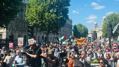 مظاهرة حاشدة في وسط لندن بمشاركة 600,000 شخص، لإحياء الذكرى السابعة والسبعين للنكبة والمطالبة بحقوق الفلسطينيين.