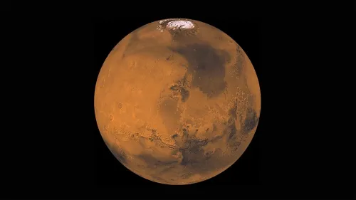 الكوكب الأحمر المريخ يظهر تفاصيل سطحه ومناطقه القطبية مع بداية السنة المريخية الجديدة واعتدال الربيع الشمالي.