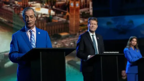نائب زعيم حزب Reform UK ريتشارد تايس يتحدث في نقاش برلماني حول النفوذ الإسرائيلي في السياسة البريطانية في قاعة ويستمنستر هول.