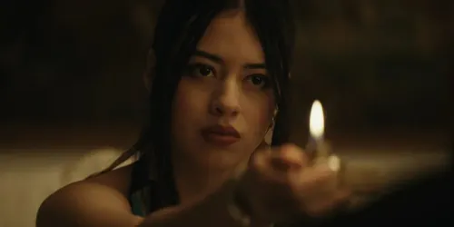 امرأة من السكان الأصليين في مشهد درامي من فيلم "How We Stand" الذي يعالج تاريخ الترحيل الهندي والعنف المؤسسي في أمريكا.