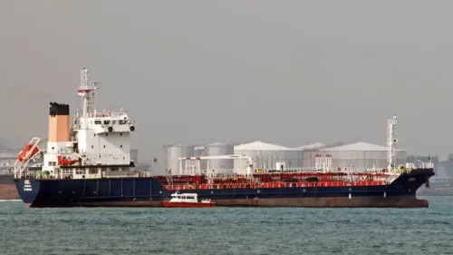 احتجاز قوات خفر السواحل الهندية ثلاث ناقلات نفط إيرانية في بحر العرب، في إطار مكافحة تهريب النفط الدولي.