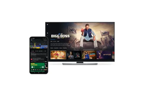 شاشة تلفاز تعرض برنامج "Bigg Boss" الهندي الشهير إلى جانب هاتف ذكي يعرض بث مباشر لمباراة كريكيت، يرمزان لشراكة Starzplay مع JioHotstar لتقديم محتوى هندي متنوع في الشرق الأوسط.