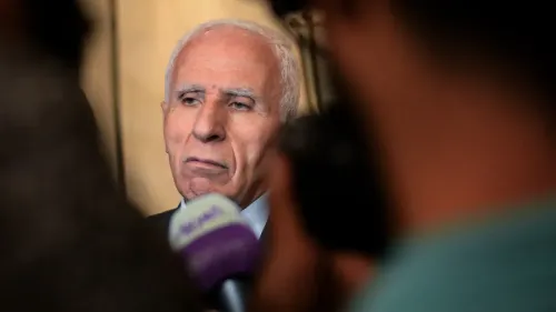 تصريحات عزام الأحمد، القيادي في حركة فتح، تعكس انقسامات داخل الحركة حول دعم حماس ورفض وصفها بالإرهابية، مما أثار جدلاً واسعاً.