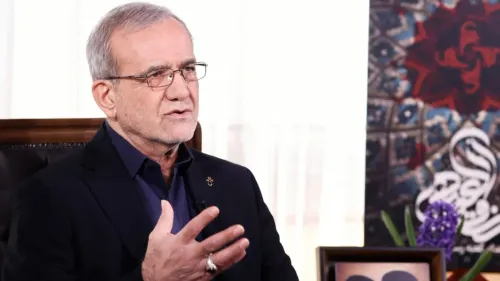 الرئيس الإيراني مسعود بيزشكيان يتحدث خلال مقابلة، معبرًا عن استعداده للتضحية من أجل إيران ومؤكدًا على أهمية السلام.