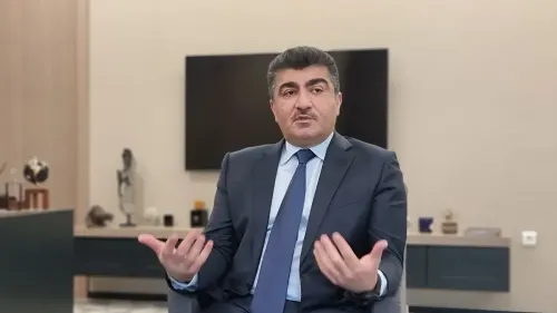 سيروان بارزاني، قائد كردي عراقي، يتحدث عن الهجمات الإيرانية على قوات البيشمركة في مقابلة بمكتبه.