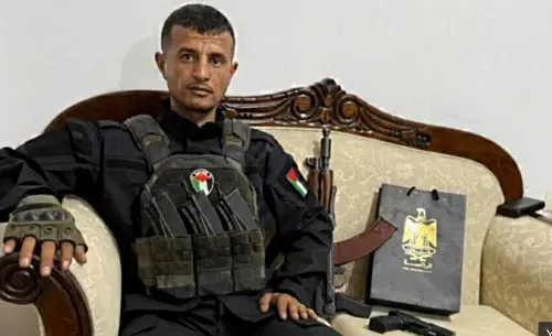 خبر عاجل حول مقتل ياسر أبو شباب، قائد ميليشيا متعاون مع إسرائيل، في رفح، مما يعتبر تطورًا خطيرًا في الصراع.