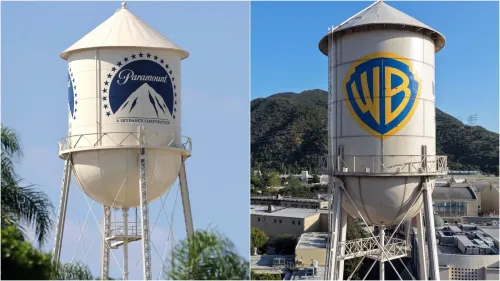 خزّانان مائيّان يحملان شعاري استوديوهات Paramount وWarner Bros. في هوليوود، مع اندماج الشركتين تحت اسم Skydance وتحديات مالية وإدارية.
