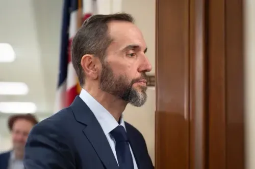 جاك سميث، المستشار الخاص السابق لوزارة العدل، يستعد للإدلاء بشهادته أمام اللجنة القضائية في مجلس النواب حول تحقيقات ترامب.