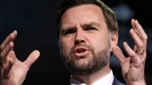 نائب الرئيس الأمريكي JD Vance يتحدث بحماس خلال مقابلة، مع التركيز على تصريحات حول Jeffrey Epstein وتأثير إسرائيل على مفاوضات إيران.