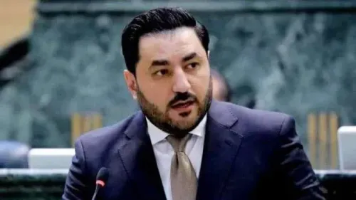 ينال فريحات، نائب بارز في البرلمان الأردني، يتحدث خلال جلسة رسمية، مع التركيز على قضايا سياسية حساسة تتعلق بحزب جبهة العمل الإسلامي.