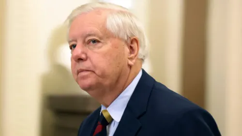 تصريح للسيناتور ليندسي غراهام في مؤتمر ميونيخ للأمن، حيث ينتقد التوترات بين السعودية والإمارات ويحث على التفاهم.