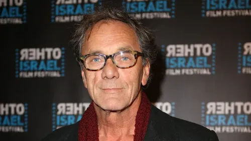 محمد بكري، الممثل والمخرج الفلسطيني، يظهر في مهرجان أفلام "أوثر إسرائيل"، معبرًا عن قضايا الشعب الفلسطيني من خلال فنه.