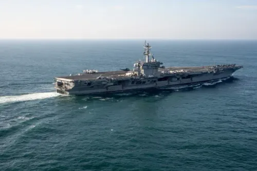 حاملة الطائرات الأمريكية USS George Washington تعبر المحيط في طريقها من آسيا إلى المحيط الهندي وسط تصاعد التوترات في الشرق الأوسط.
