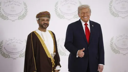 وزير خارجية سلطنة عمان بدر البوسعيدي مع الرئيس الأمريكي السابق دونالد ترامب، خلال قمة تتعلق بالأمن في الخليج.