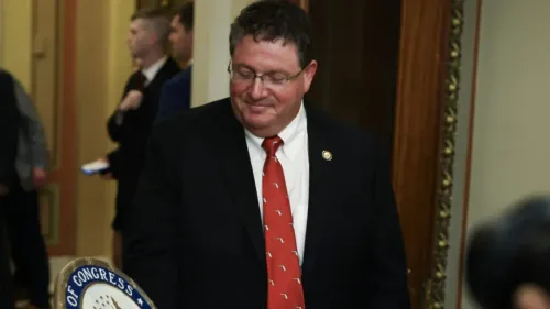 انتقادات حادة من سفير قطر في واشنطن، مشعل آل ثاني، لعضو الكونغرس راندي فاين بسبب تصريحاته المعادية للإسلام وقطر.