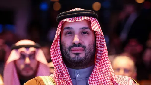 ولي العهد السعودي الأمير محمد بن سلمان في حدث رسمي، مع التركيز على رؤية المملكة 2030 وتعزيز الاستثمارات المحلية.