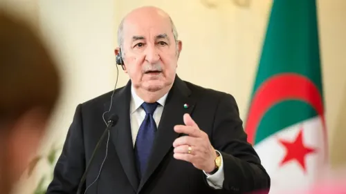 اجتمع الرئيس الجزائري عبد المجيد تبون مع وزير الداخلية السعودي عبد العزيز بن سعود في الجزائر، حيث ناقشا التعاون الأمني والعلاقات الثنائية.