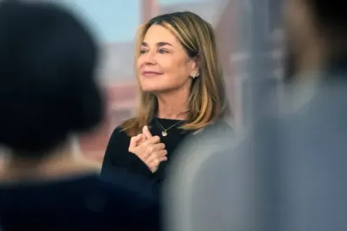 سافانا غوثري تعبر عن مشاعرها في حدث عام، حيث تستعد للعودة إلى برنامج "توداي" بعد غياب بسبب اختفاء والدتها.