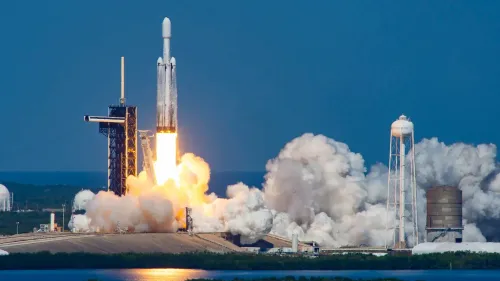 إطلاق صاروخ Falcon Heavy من مركز كينيدي في فلوريدا ضمن مهمة NROL-97 السرية لصالح مكتب الاستطلاع القومي الأمريكي.