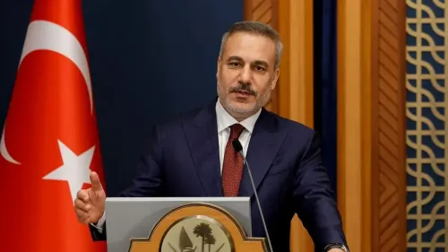 وزير الخارجية التركي هاكان فيدان يتحدث خلال قمة في الرياض، حيث تم مناقشة التهديدات الإيرانية لدول الخليج.