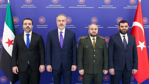 وزير الدفاع التركي مع نظرائه السوريين خلال توقيع مذكرة تفاهم للتعاون العسكري، في إطار تعزيز الأمن والتدريب بين تركيا وسوريا.