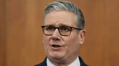 كير ستارمر، رئيس وزراء بريطانيا، يتحدث عن قمة دولية تهدف إلى إعادة فتح مضيق هرمز وضمان سلامة الملاحة.