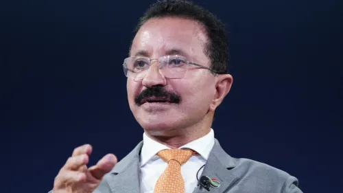 سلطان أحمد بن سليم، الرئيس التنفيذي لموانئ دبي العالمية، يتحدث خلال حدث عام، وسط تداعيات استثمارات الشركة بسبب صلاتها بإبشتاين.