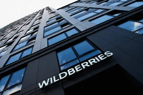 مقر شركة Wildberries الروسية للتجارة الإلكترونية، مع لافتة تحمل اسم الشركة على مبنى حديث متعدد الطوابق في موسكو.