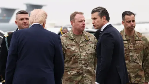 اجتماع بين مسؤولين عسكريين أمريكيين، مع وجود وزير الحرب بيت هيغسيث، وسط مناقشات حول تصعيد العمليات العسكرية في الشرق الأوسط.