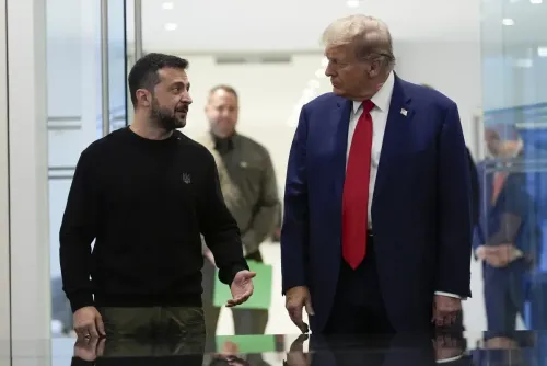 اجتماع بين الرئيس الأوكراني زيلينسكي ودونالد ترامب، حيث يتبادلان الحديث حول قضايا الحرب في أوكرانيا والتعاون الأمني.