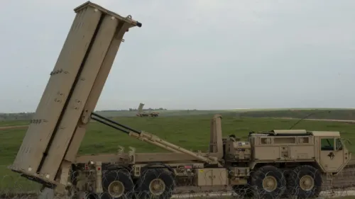 نظام دفاع جوي متحرك في قاعدة العديد الجوية بقطر، يعكس جهود الولايات المتحدة لتعزيز التنسيق الأمني الإقليمي.