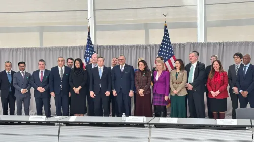 اجتماع لمستشاري السلام الدوليين حول خطة لإنهاء الحرب الأهلية في السودان، بحضور ممثلين من الولايات المتحدة والسعودية والإمارات ومصر.