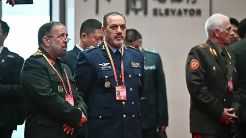 اجتماع لعدد من القادة العسكريين والسياسيين الإيرانيين، مع التركيز على شخصيات بارزة في السياق الحالي للأحداث.