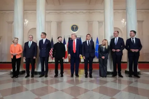 اجتماع قادة مجموعة السبع (G7) مع الرئيس الأوكراني زيلينسكي، حيث يظهر ترامب وسط القادة الأوروبيين، في سياق دعم أوكرانيا.