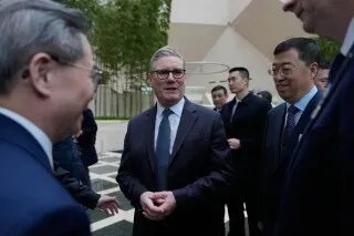 رئيس الوزراء البريطاني كير ستارمر يتحدث مع قادة الأعمال في شنغهاي، في سياق تعزيز العلاقات التجارية بين المملكة المتحدة والصين.