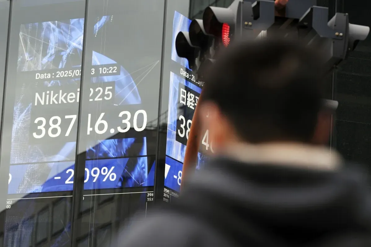 انخفاض مؤشر نيكاي 225 في طوكيو إلى 38,746.30، مع تزايد المخاوف من رسوم ترامب الجمركية وتأثيرها على الأسواق الآسيوية.
