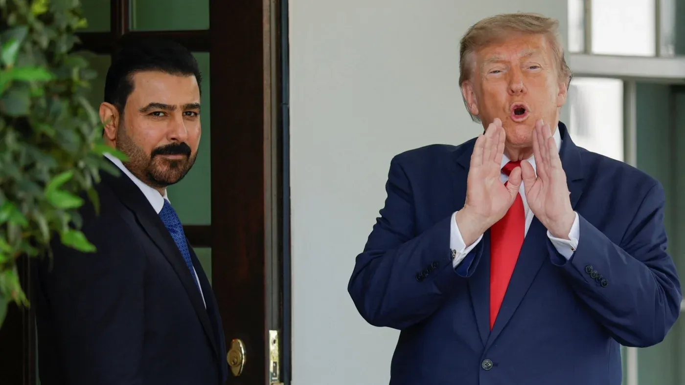 علي الزيدي رئيس وزراء العراق مع الرئيس الأمريكي ترامب في البيت الأبيض خلال لقاء يؤكد دعم واشنطن لجهود مكافحة النفوذ الإيراني في العراق.