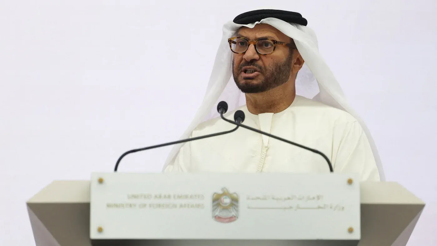 تصريح أنور قرقاش، المستشار الدبلوماسي لرئيس الإمارات، حول حرية الملاحة في مضيق هرمز، يعكس موقف الإمارات من القانون الدولي.