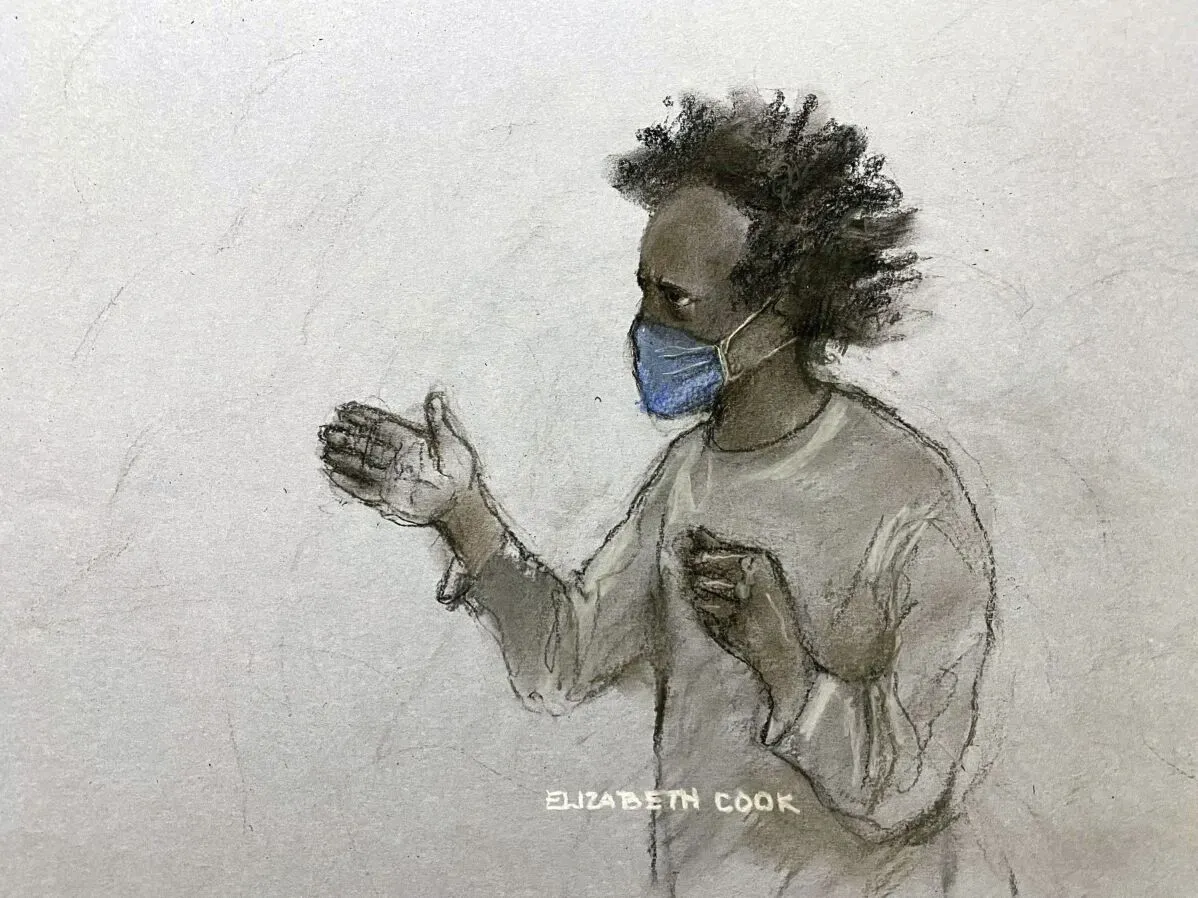 رسم توضيحي يظهر الشاب أكسيل روداكوبانا وهو يتحدث أثناء محاكمته بتهمة قتل ثلاث فتيات في هجوم عنيف في ساوثبورت.