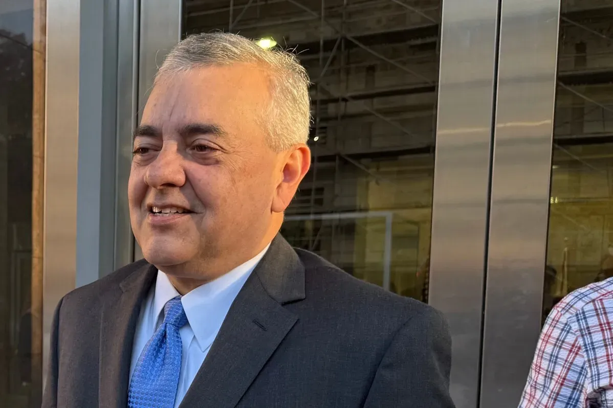 شهادة براين بالارد أمام المحكمة حول علاقته بديفيد ريفيرا وعقده مع حكومة فنزويلا، تعكس تأثير الضغط السياسي على الأحداث في فنزويلا.