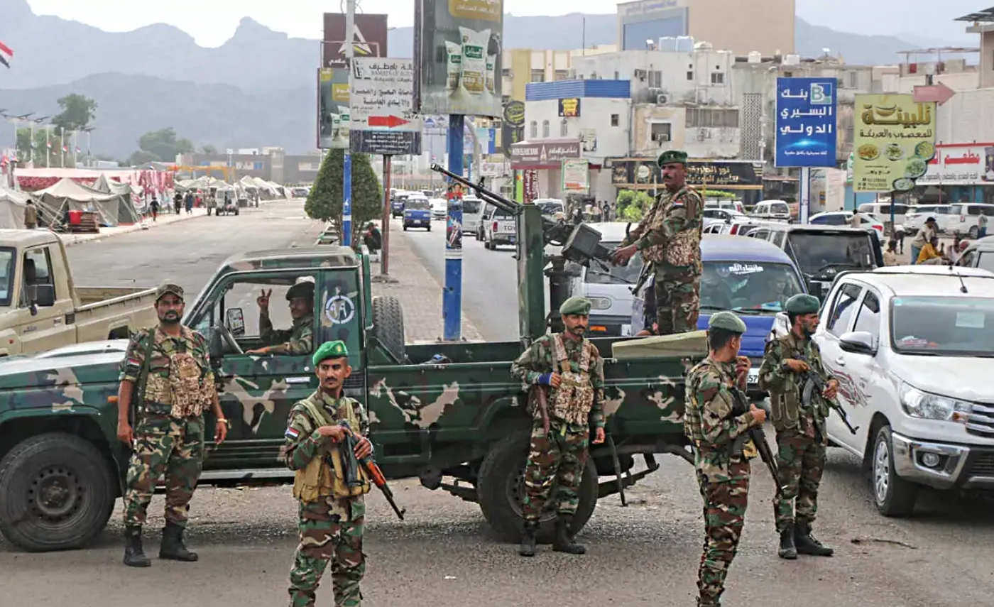 أخبار عاجلة حول إعلان المجلس الانتقالي الجنوبي في اليمن عن استفتاء للاستقلال وسط تصاعد القتال مع السعودية.