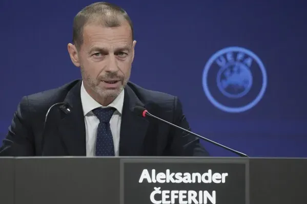 ألكسندر تشيفرين، رئيس يويفا، يتحدث في مؤتمر صحفي حول توسيع كأس العالم 2030 إلى 64 فريقًا، معبراً عن معارضته للفكرة.